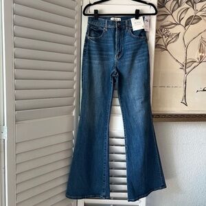 Abercrombie and Fitch Ultra High Rise Stretch Flare Jean Size 28